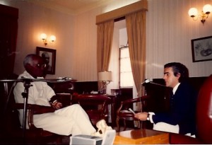 14 - Na Cidade da Praia, a entrevistar o Presidente Aristides Pereira para a Radiogeste (1988)